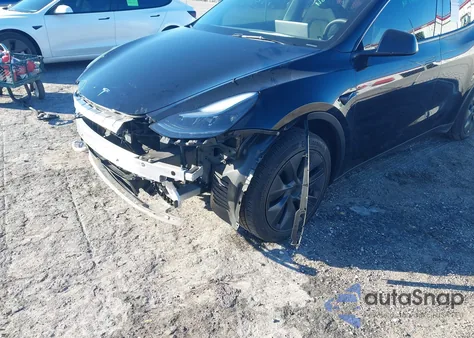 2025 Tesla Model Y Long Range Single Motor Rear-Wheel Drive z USA, uszkodzony, nr VIN 7SAYGDED9SA355819